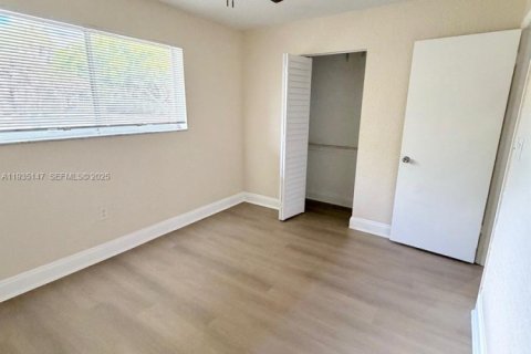 House in Coral Springs, Florida 2 bedrooms № 1993346 - photo 12