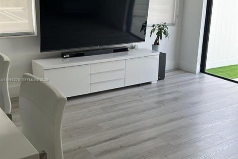 Купить виллу или дом в Хайалиа, Флорида 3 спальни, 143.07м2, № 2061359 - фото 3