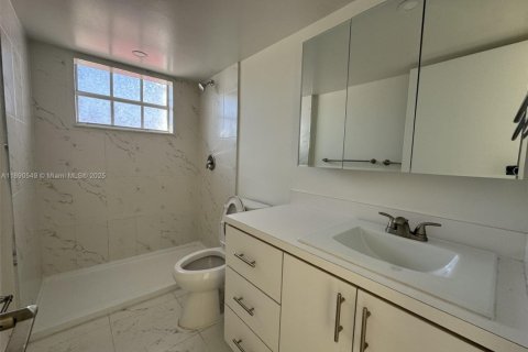 Снять в аренду квартиру в Хайалиа, Флорида 2 спальни, 329.25м2, № 1943350 - фото 5
