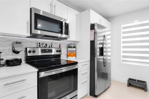 Купить таунхаус в Хомстед, Флорида 4 спальни, 129.88м2, № 2068668 - фото 9