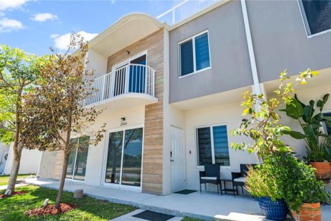 Купить таунхаус в Хомстед, Флорида 4 спальни, 129.88м2, № 2068668 - фото 3