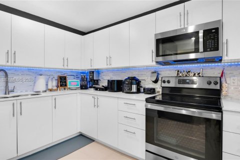 Купить таунхаус в Хомстед, Флорида 4 спальни, 129.88м2, № 2068668 - фото 7