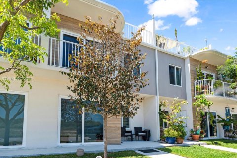 Купить таунхаус в Хомстед, Флорида 4 спальни, 129.88м2, № 2068668 - фото 2