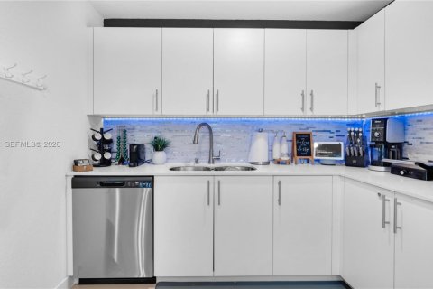 Купить таунхаус в Хомстед, Флорида 4 спальни, 129.88м2, № 2068668 - фото 11