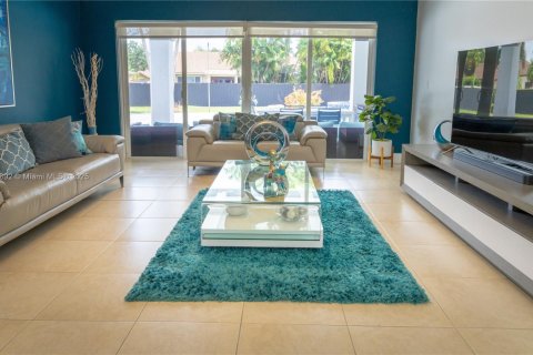 Villa ou maison à vendre à Pembroke Pines, Floride: 5 chambres, 344.57 m2 № 1893044 - photo 15