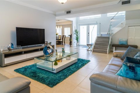 Villa ou maison à vendre à Pembroke Pines, Floride: 5 chambres, 344.57 m2 № 1893044 - photo 16