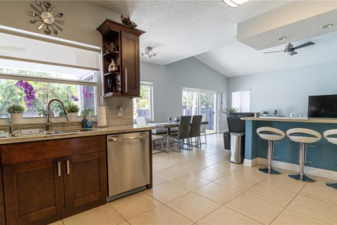 Villa ou maison à vendre à Pembroke Pines, Floride: 5 chambres, 344.57 m2 № 1893044 - photo 28