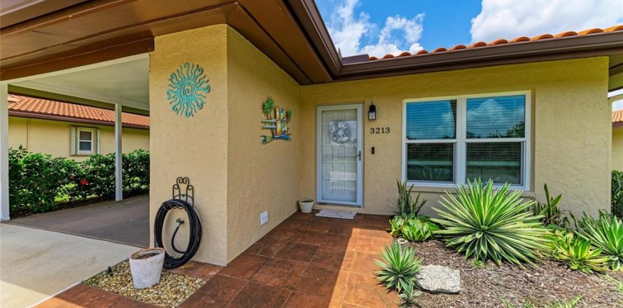 House in Bradenton, Florida 2 bedrooms, 105.82 sq.m. № 1762113