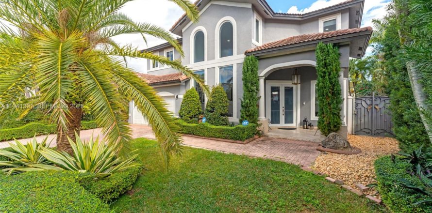 Дом в Майами, Флорида 4 спальни, 234.58м2 № 1999415