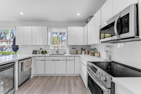 Купить виллу или дом в Майами, Флорида 4 спальни, 234.58м2, № 1999415 - фото 11