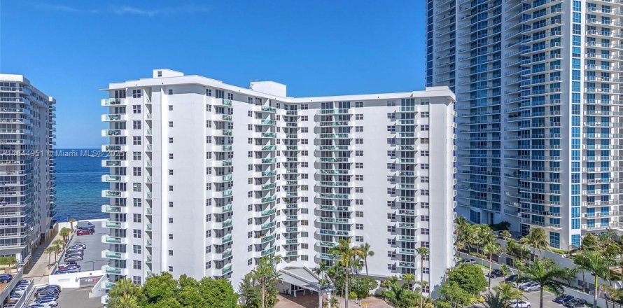 Condominio en Hollywood, Florida, 1 dormitorio № 1840841