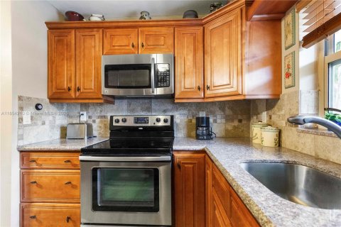 Купить кондоминиум в Холливуд, Флорида 2 спальни, 87.79м2, № 2020333 - фото 3