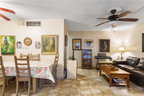 Купить кондоминиум в Холливуд, Флорида 2 спальни, 87.79м2, № 2020333 - фото 6