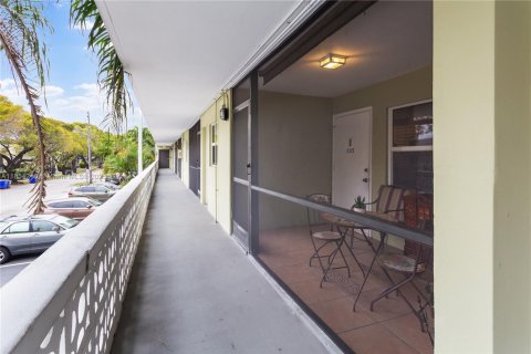 Купить кондоминиум в Холливуд, Флорида 2 спальни, 87.79м2, № 2020333 - фото 19