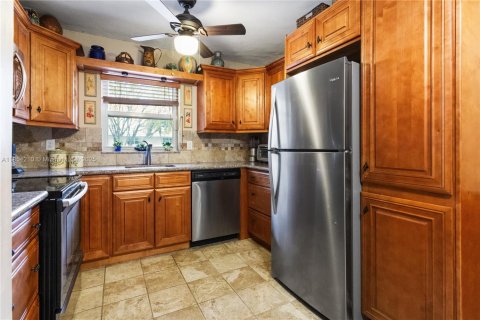 Купить кондоминиум в Холливуд, Флорида 2 спальни, 87.79м2, № 2020333 - фото 2