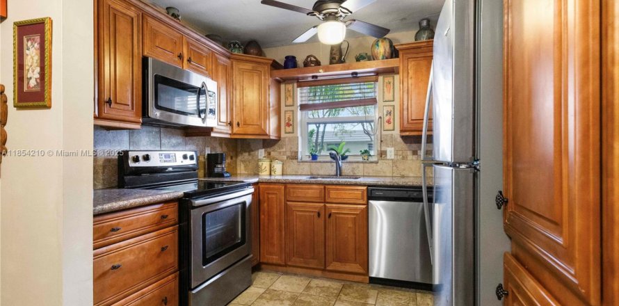 Кондоминиум с 2 спальнями в Холливуд, Флорида № 2020333