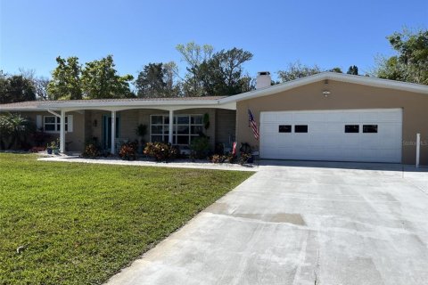 Casa en venta en Crystal River, Florida, 3 dormitorios, 191.75 m2 № 1516841 - foto 1
