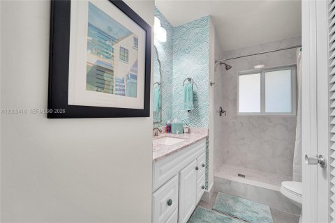 House in Lauderdale-by-the-Sea, Florida 2 bedrooms, 171.22 sq.m. № 2066174 - photo 19