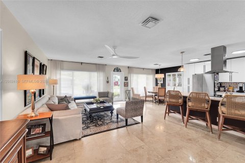 House in Lauderdale-by-the-Sea, Florida 2 bedrooms, 171.22 sq.m. № 2066174 - photo 7