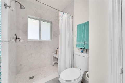 House in Lauderdale-by-the-Sea, Florida 2 bedrooms, 171.22 sq.m. № 2066174 - photo 20