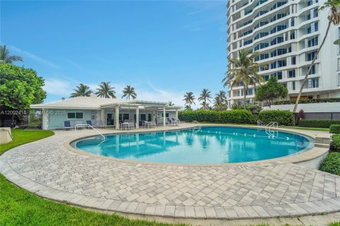 House in Lauderdale-by-the-Sea, Florida 2 bedrooms, 171.22 sq.m. № 2066174 - photo 30