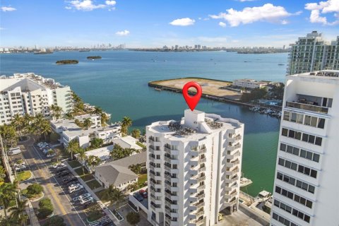 Condo in North Bay Village, Florida, 2 bedrooms  № 2038743 - photo 24