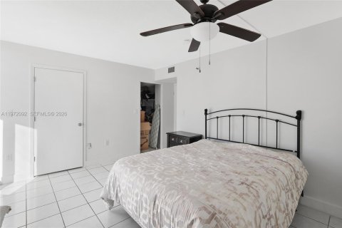 Condo in North Bay Village, Florida, 2 bedrooms  № 2038743 - photo 13