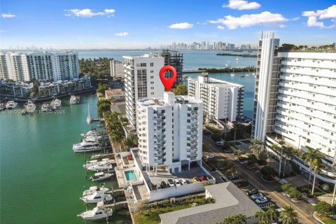 Condo in North Bay Village, Florida, 2 bedrooms  № 2038743 - photo 22