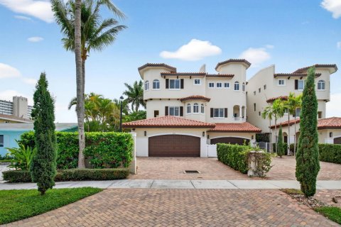 Adosado en Deerfield Beach, Florida 3 dormitorios, 304.53 m2 № 2146580
