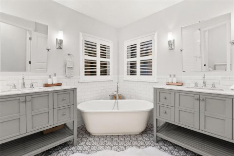 House in Winter Park, Florida 4 bedrooms, 176.42 sq.m. № 2196454 - photo 27