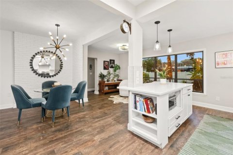 House in Winter Park, Florida 4 bedrooms, 176.42 sq.m. № 2196454 - photo 23