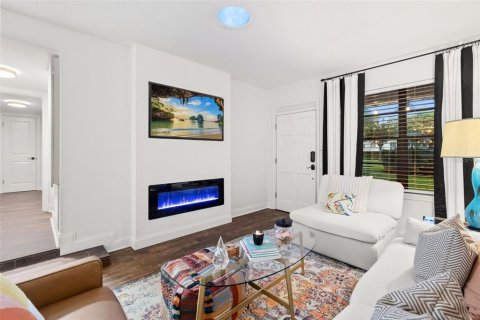 House in Winter Park, Florida 4 bedrooms, 176.42 sq.m. № 2196454 - photo 8