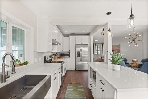 House in Winter Park, Florida 4 bedrooms, 176.42 sq.m. № 2196454 - photo 15