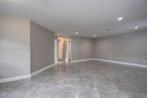 Condominio en alquiler en Coral Springs, Florida, 3 dormitorios, 121.14 m2 № 1951055 - foto 8