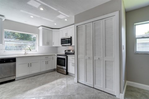 Condominio en alquiler en Coral Springs, Florida, 3 dormitorios, 121.14 m2 № 1951055 - foto 4