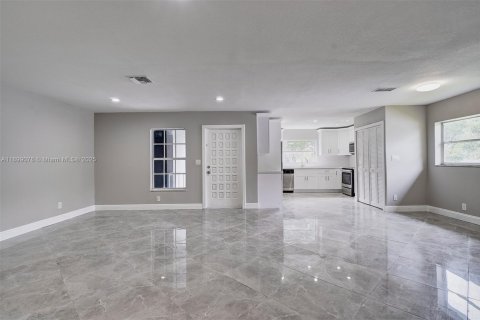 Condominio en alquiler en Coral Springs, Florida, 3 dormitorios, 121.14 m2 № 1951055 - foto 2