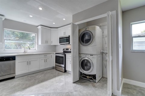 Condominio en alquiler en Coral Springs, Florida, 3 dormitorios, 121.14 m2 № 1951055 - foto 3