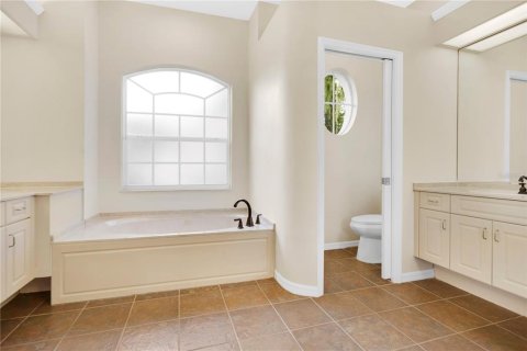 House in Bradenton, Florida 4 bedrooms, 326.74 sq.m. № 2283947 - photo 15
