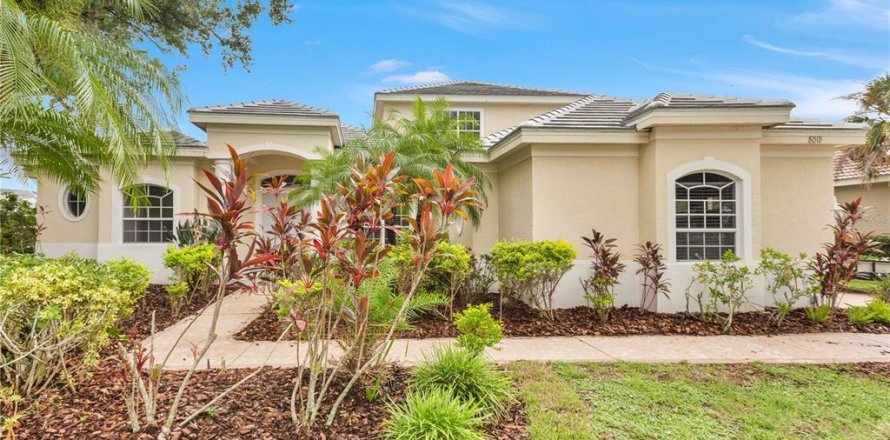House in Bradenton, Florida 4 bedrooms, 326.74 sq.m. № 2283947