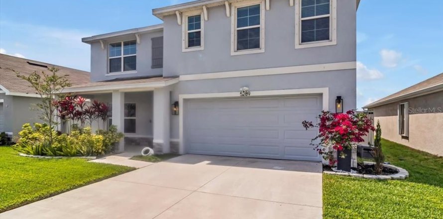 House in Wimauma, Florida 5 bedrooms, 248.42 sq.m. № 1675353