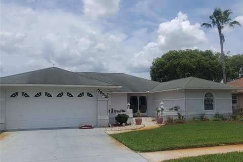 House in New Port Richey, Florida 3 bedrooms, 187.85 sq.m. № 1866449 - photo 1