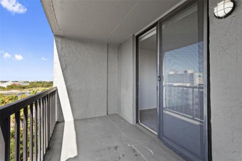Condominio en venta en Tampa, Florida, 2 dormitorios, 94.39 m2 № 2120247 - foto 17