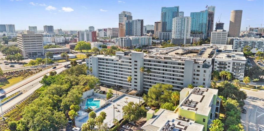 Condominio en Tampa, Florida, 2 dormitorios № 2120247
