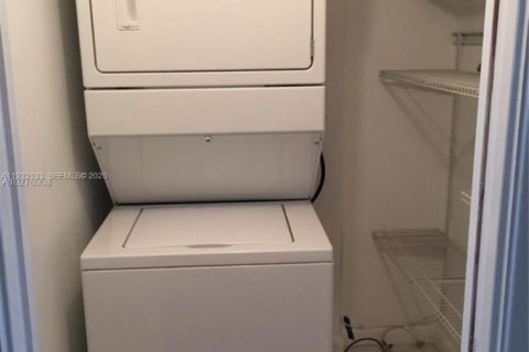 Copropriété à vendre à Bal Harbour, Floride: 1 chambre, 91.6 m2 № 1994686 - photo 17