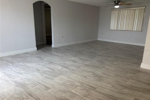 Casa en alquiler en Port Richey, Florida, 2 dormitorios, 133.97 m2 № 1899081 - foto 5