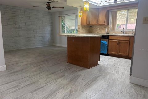 Casa en alquiler en Port Richey, Florida, 2 dormitorios, 133.97 m2 № 1899081 - foto 8