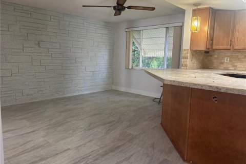 Casa en alquiler en Port Richey, Florida, 2 dormitorios, 133.97 m2 № 1899081 - foto 9