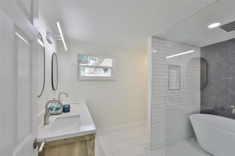 House in Clearwater, Florida 2 bedrooms, 93.27 sq.m. № 2388088 - photo 14