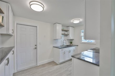 House in Clearwater, Florida 2 bedrooms, 93.27 sq.m. № 2388088 - photo 7