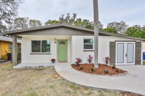 House in Clearwater, Florida 2 bedrooms, 93.27 sq.m. № 2388088